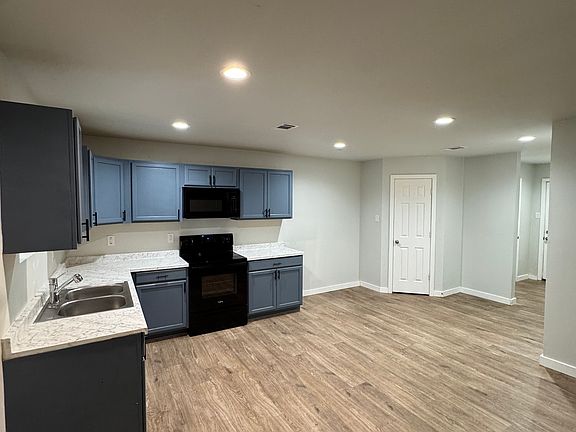 2nd image of 2708 N Camp Cir