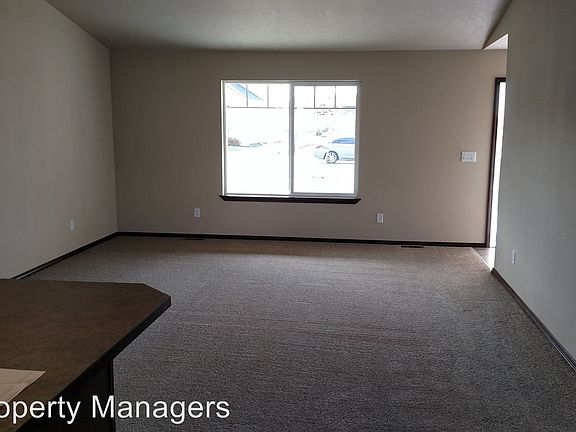 5th image of 2049 W Yaquina Dr