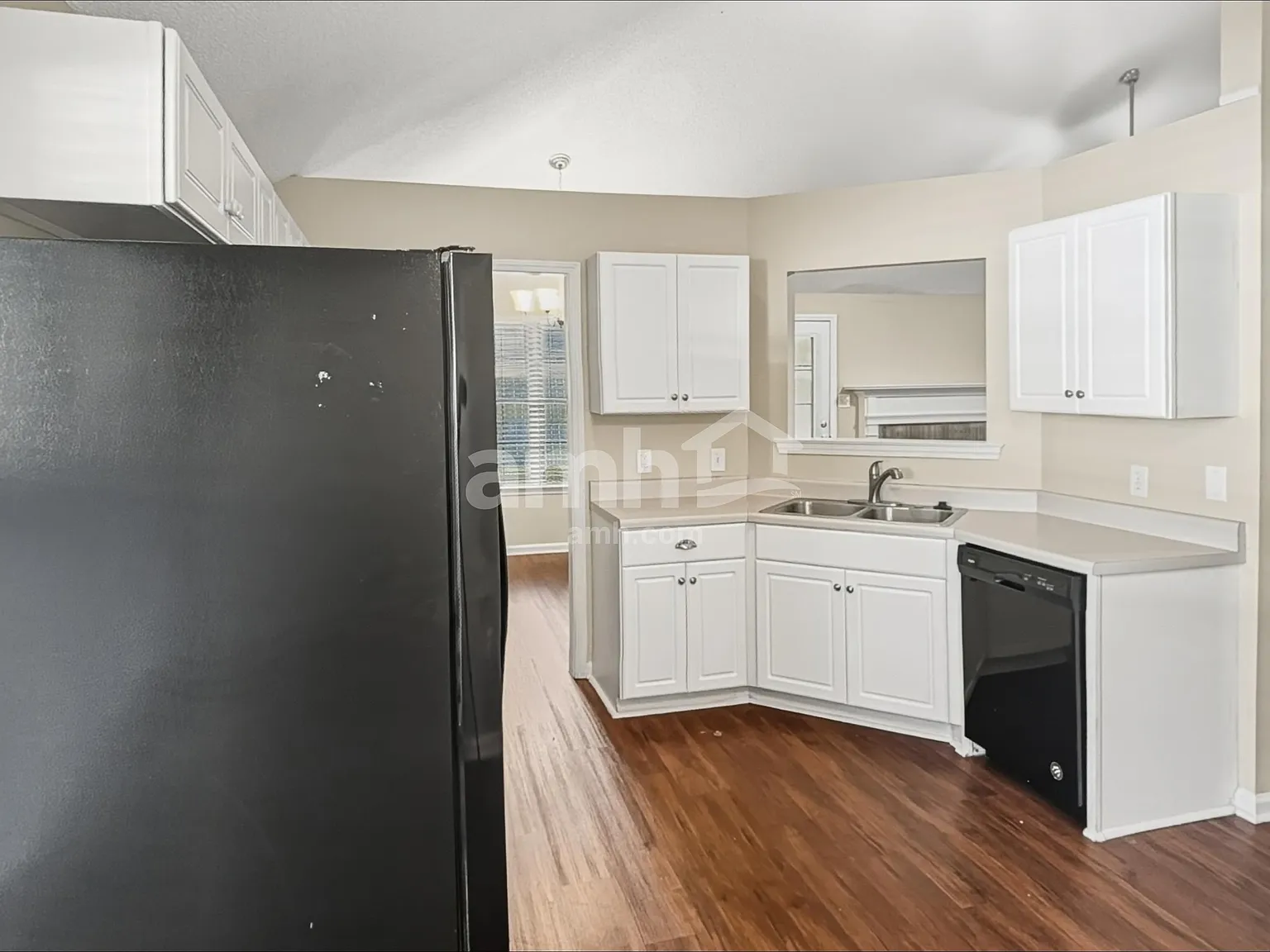 3 bed, 2.0 bath, 1472 sqft, $2,260 — Photo 4
