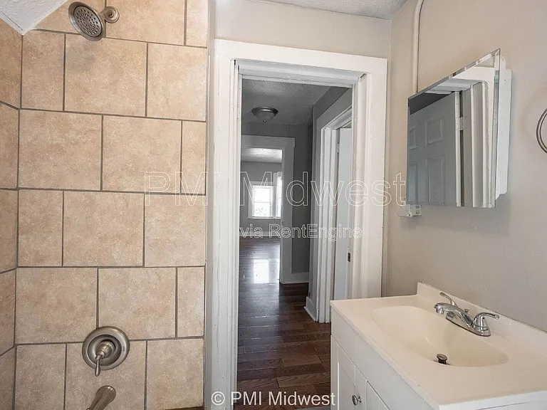 445 W 29th St — Photo 15