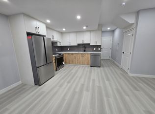 132 Rowmont Dr NW, Calgary, AB T3L0J4