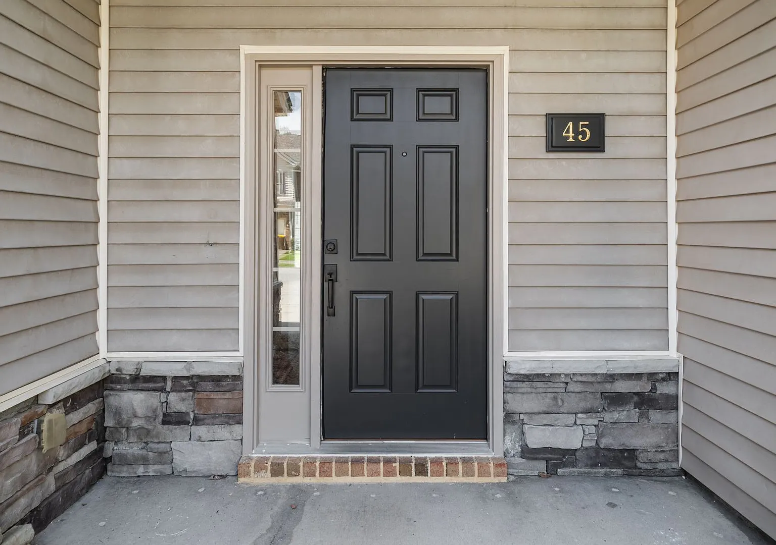 Thoughtfully Designed 3BR Home in The Commons with Open Floor Plan — Photo 4