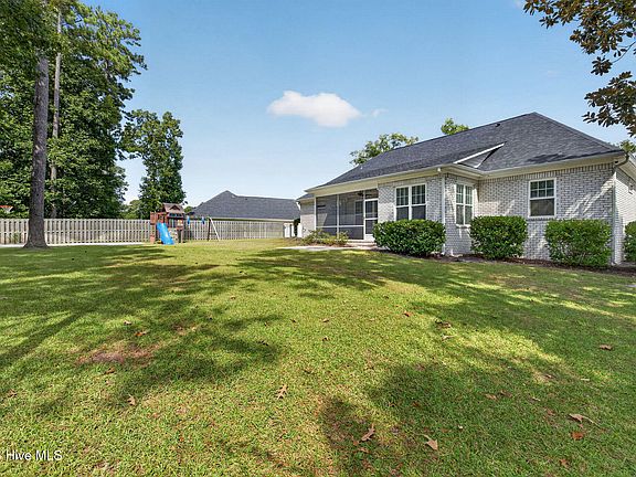5th image of 646 Crown Pointe Drive