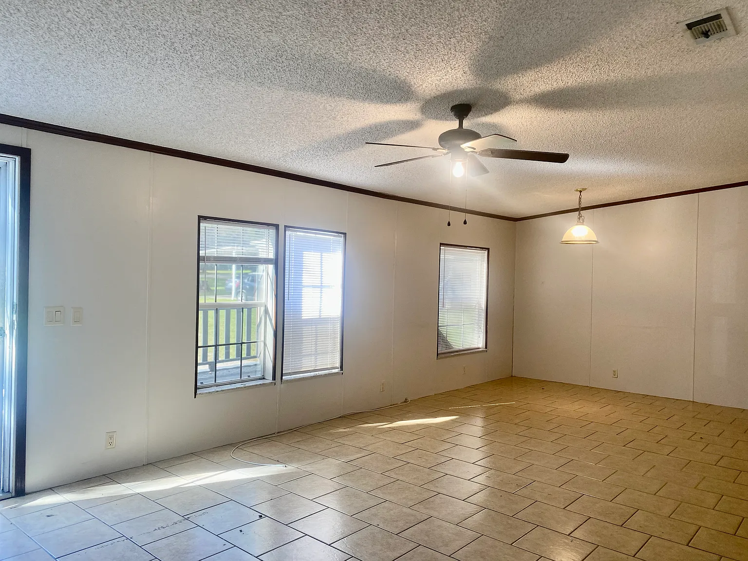 4 bed, 3.0 bath, $2,000 — Photo 4