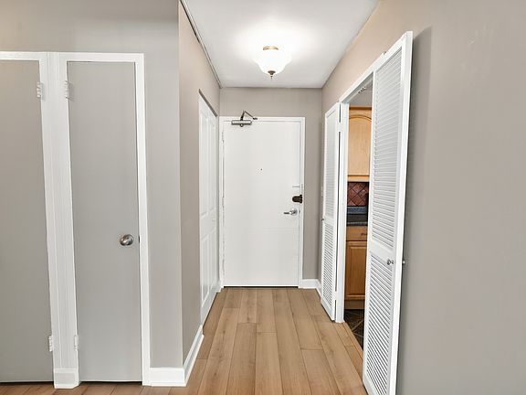 4th image of 6301 N Sheridan Rd APT 19N