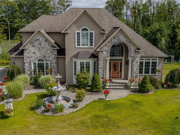 5024 Astilbe Path, Liverpool, NY 13088
