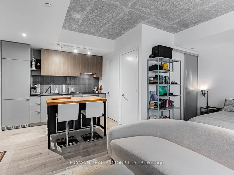 161 Roehampton Ave #332 — Photo 9