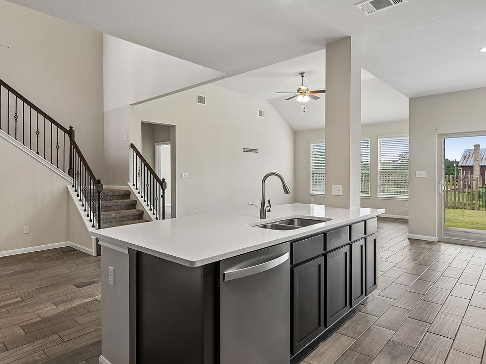 1st image of 301 Rimrock Ct