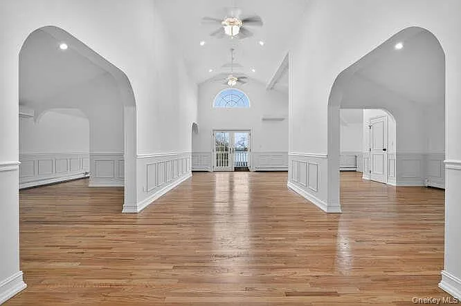 4 bed, 4.0 bath, 4500 sqft, $12,500 — Photo 4
