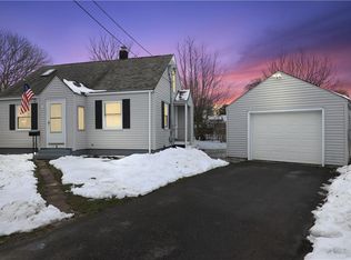 3 Admiral Ct, Middletown, RI 02842