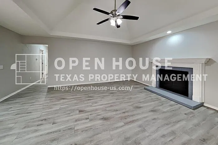 3 bed, 2.0 bath, 1531 sqft, $2,300 — Photo 3