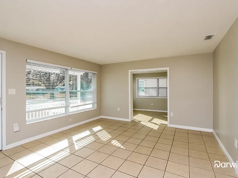 1521 Burgess Ct — Photo 6