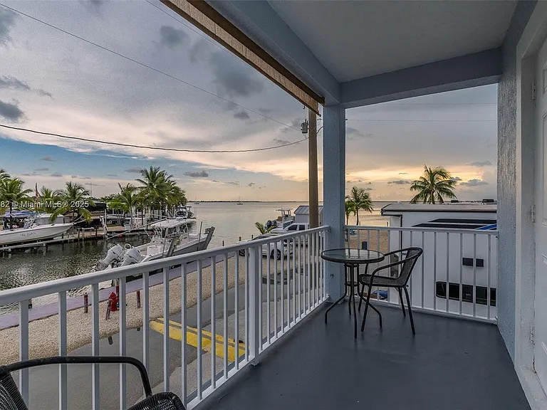 325 Calusa St — Photo 16