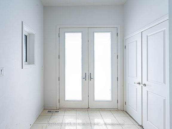 2nd image of 18 Haydrop Rd