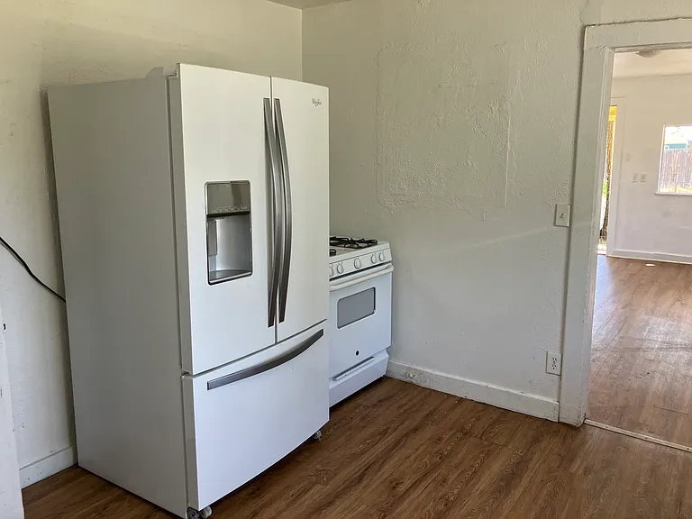 3250 Spencer Ave — Photo 3