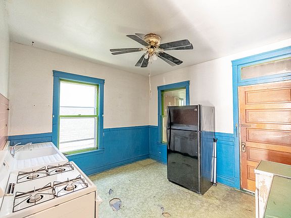 5th image of 1511 N Lockwood Ave