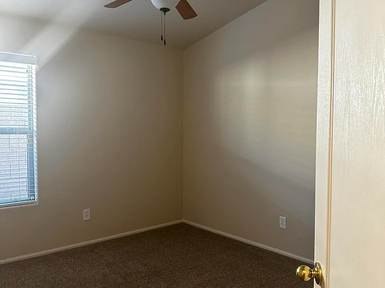 1618 E Angeline Ave — Photo 9