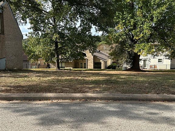3rd image of 654 Cherry Hills Dr