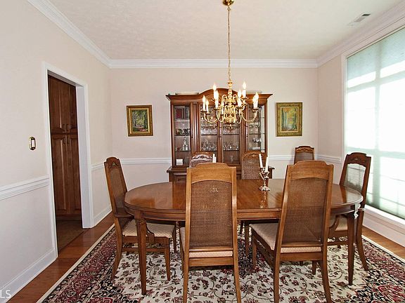 5th image of 187 Ashley Dr