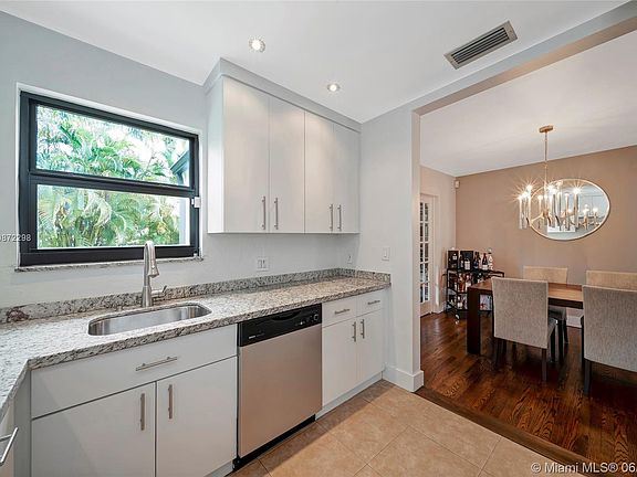 3rd image of 901 NE 72nd St #901