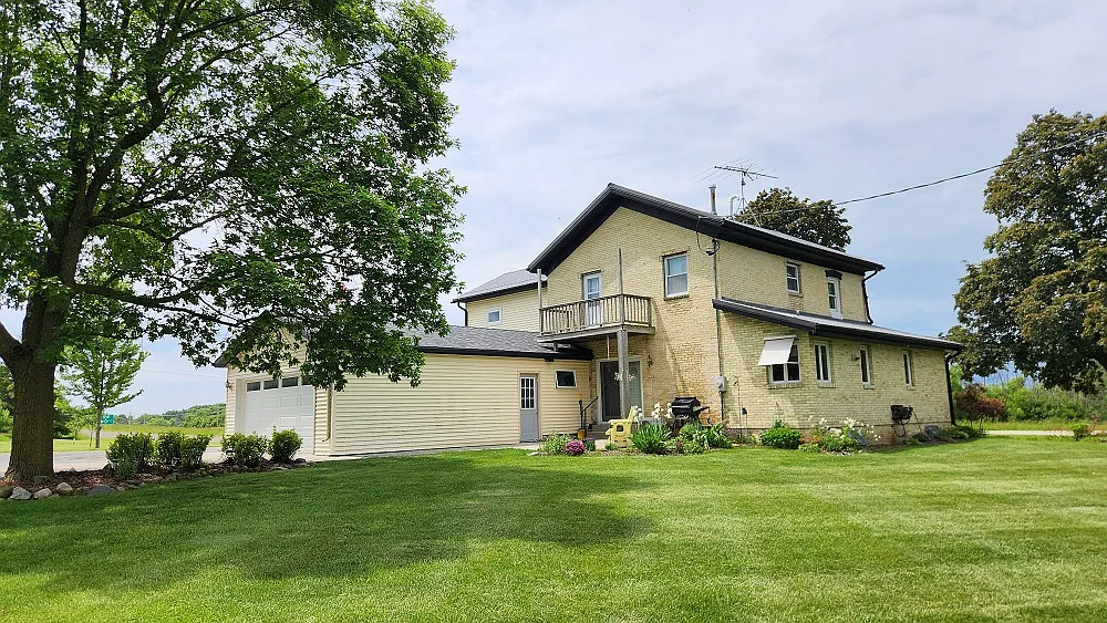 LARGE 4-bedroom Farm House — Photo 1
