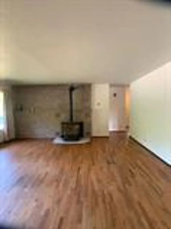 3 bed, 1.5 bath, 1800 sqft, $3,250 — Photo 4