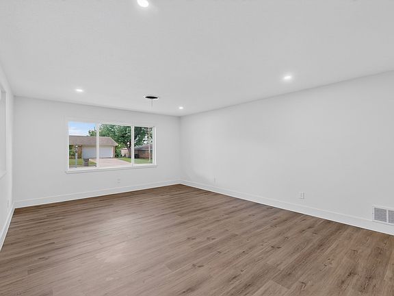 5th image of 216 Bellvue Dr
