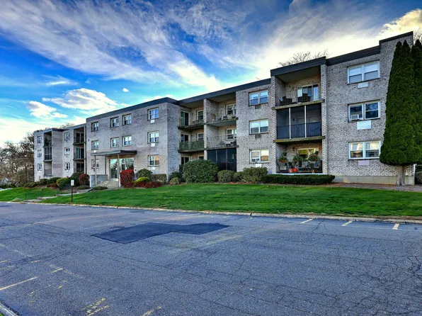 308 Meadowside Road APT 202, Milford, CT 06460