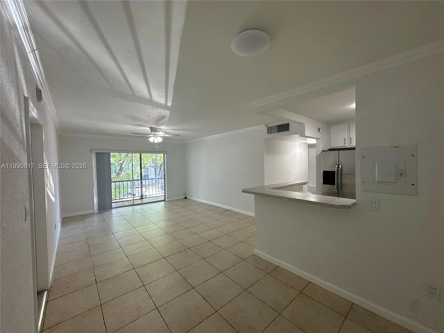Venetian Palms Condo — Photo 4