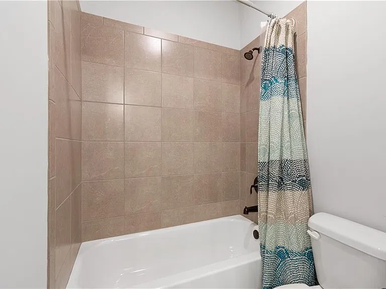 409 Carmichael Cir — Photo 44