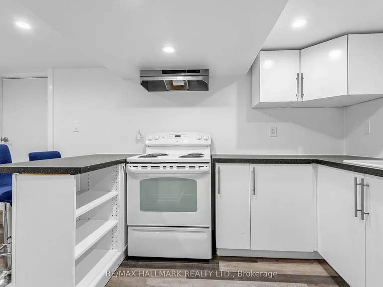 10 Hartley Ave #BASEMENT — Photo 5