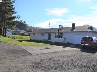 1890 Sunset Ln, Myrtle Point, OR 97458