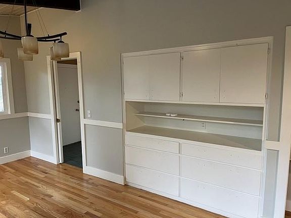 Dining Built In