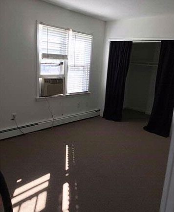 3rd image of 1049 Waverly Ave