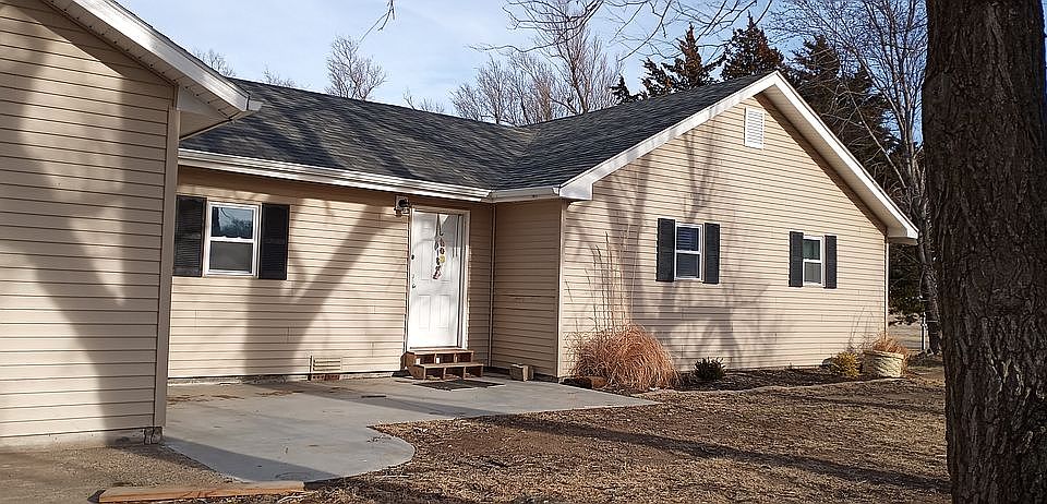 1st image of 300 Tullis St