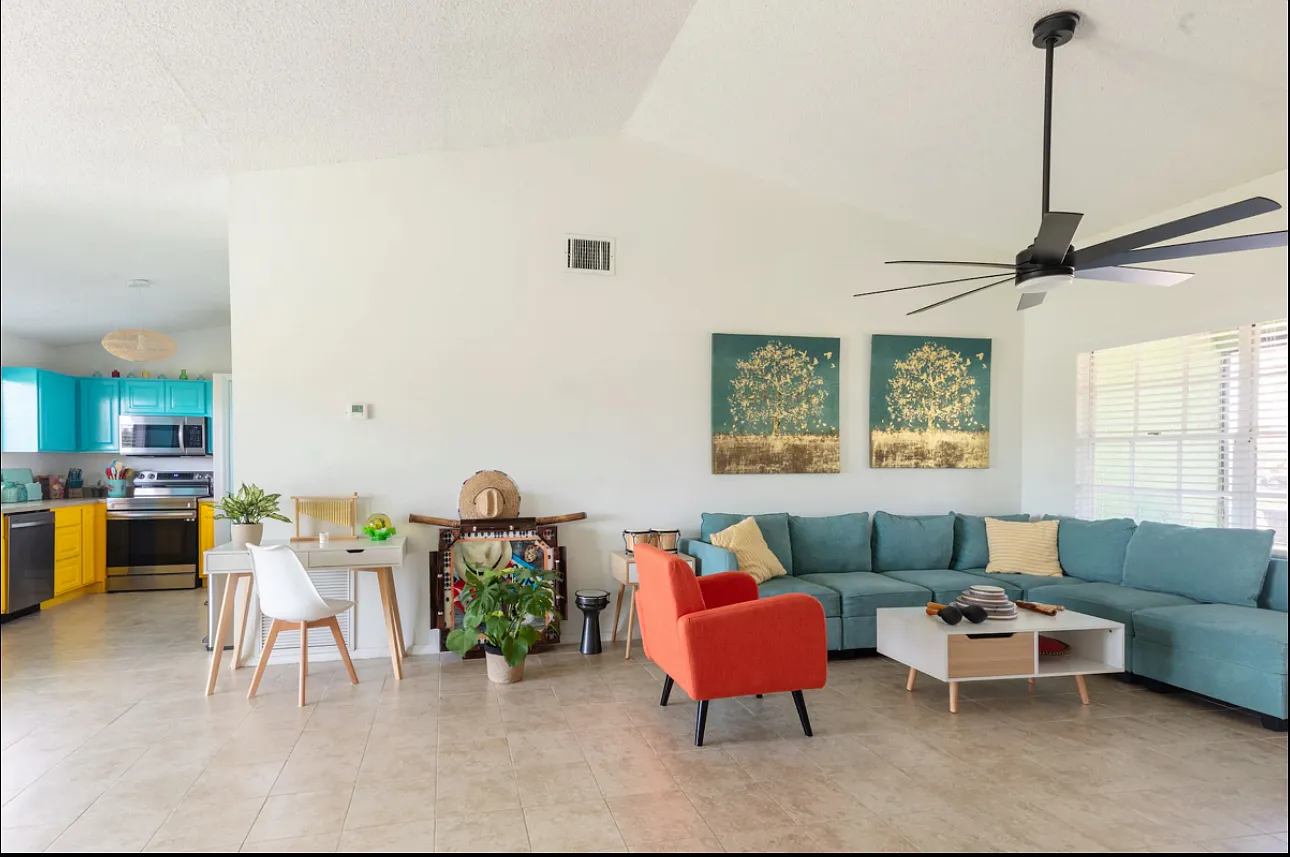 3 bed, 1128 sqft, $2,200 — Photo 3
