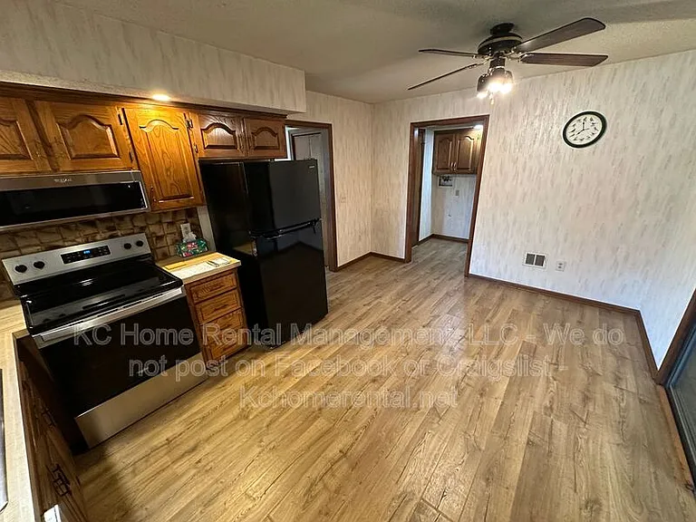 6251 Rene St — Photo 5