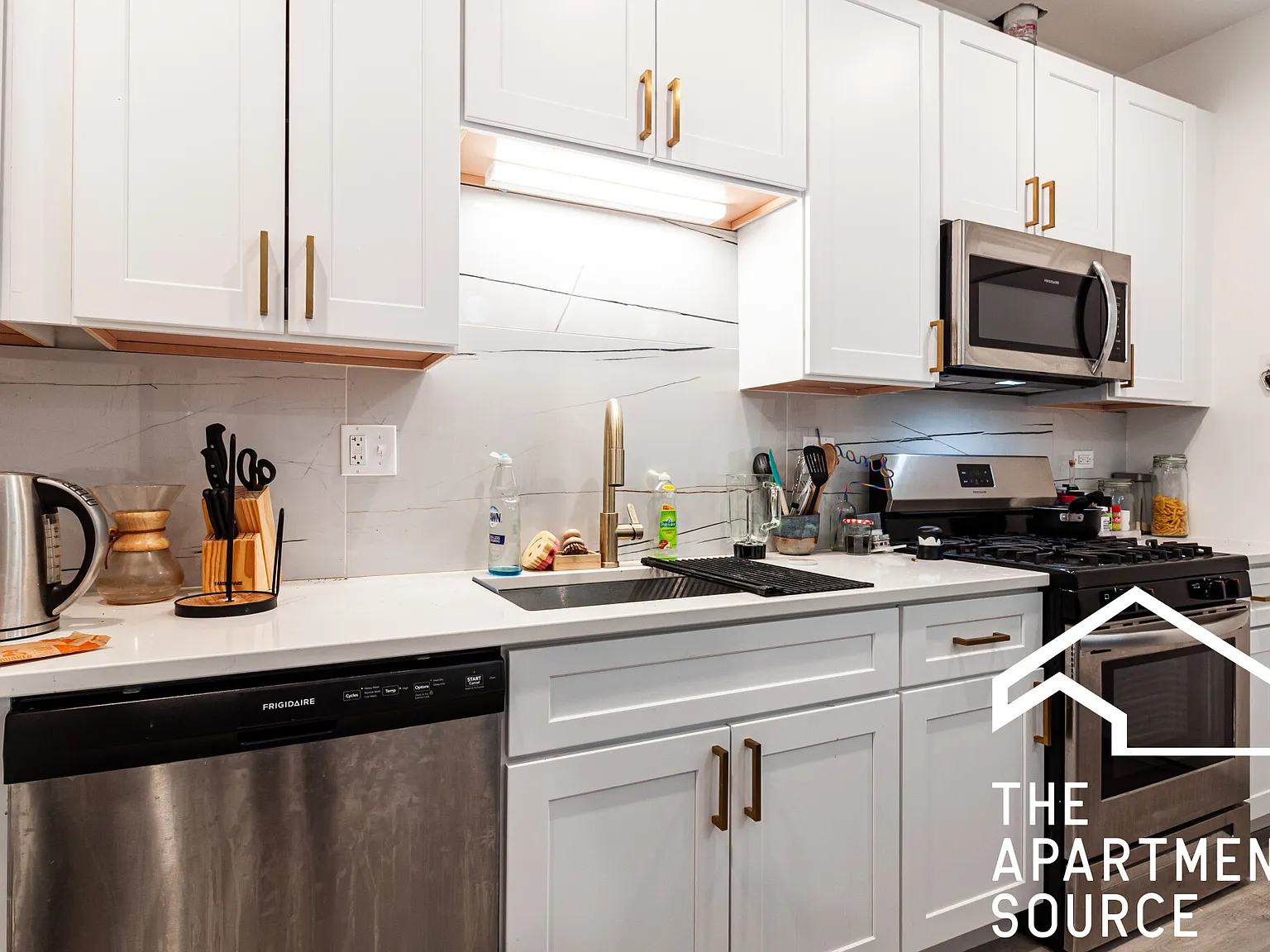 3 bed, 1100 sqft, $3,163 — Photo 4