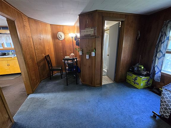4th image of 618 Chestnut St