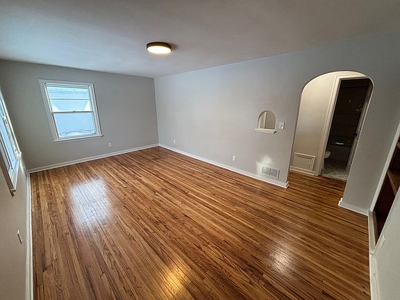 5th image of 611 2nd Ave S