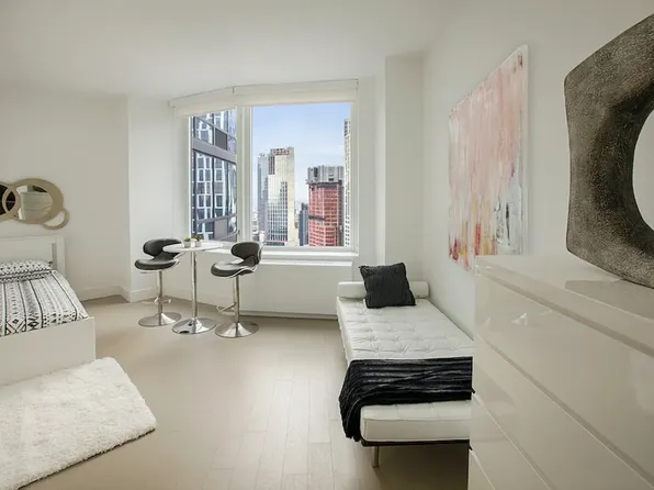 86 Fleet Place image 1 of 6