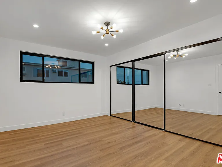 950 Havenhurst Dr #6 — Photo 6