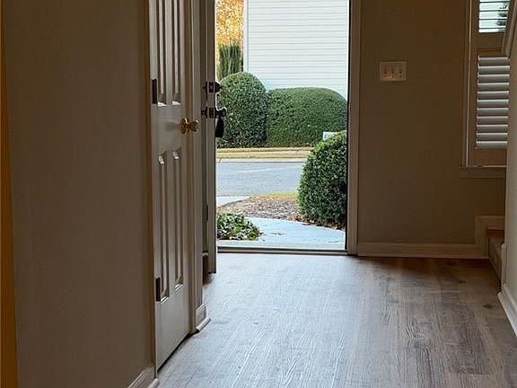 5th image of 924 Magnolia Leaf Dr