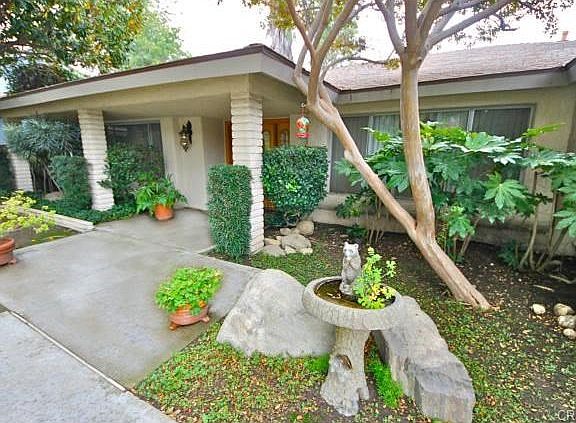 Spacious covered entryway