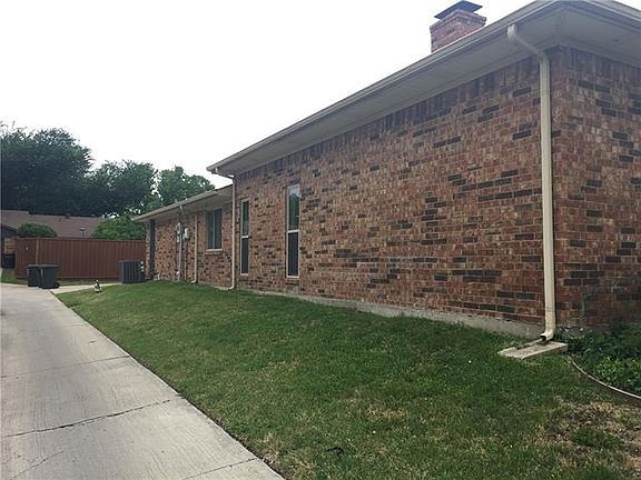 3rd image of 4640 Versailles Ln