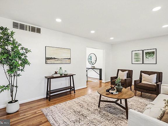 4th image of 14921 Bauer Dr
