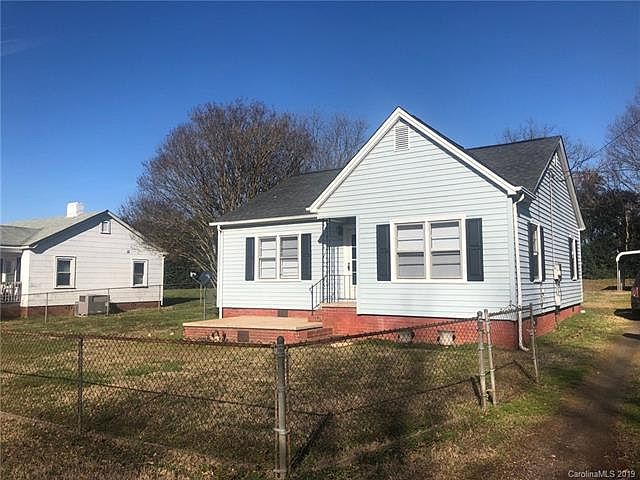 1st image of 402 Orchard Ln