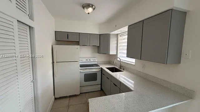 2450 Lincoln St #12 — Photo 2