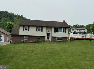 191 Meadow Dr, Mohrsville, PA 19541