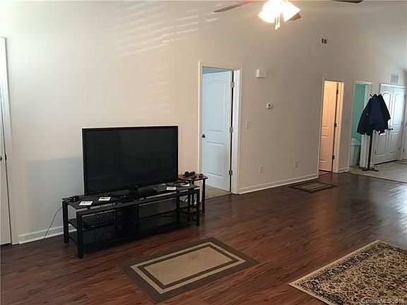 4th image of 101 Lassiter Ct